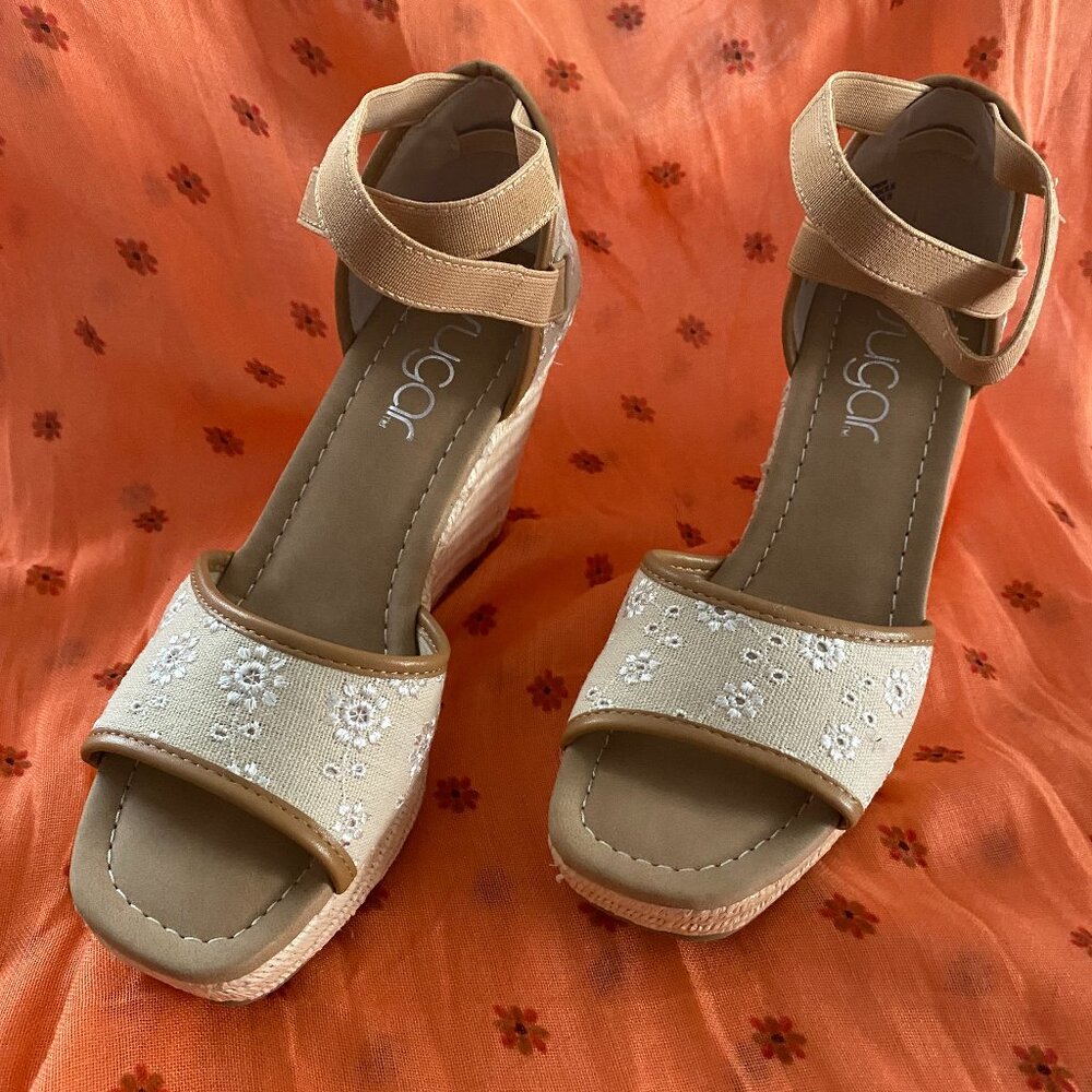 Sugar Size 6 Cream and Tan Wedge Sandal
